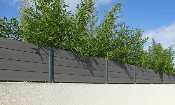 Pflegeleichter WPC-Zaun in Hessen